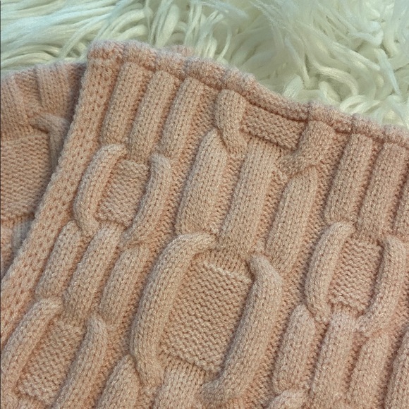 Calvin Klein Pink Knit Scarf one size it’s a infinity loop wide 10” brand new - Picture 7 of 8